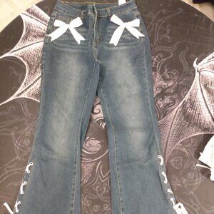 Jeans with bows